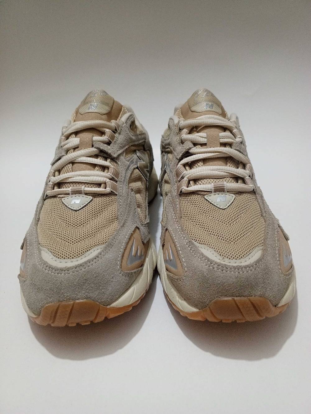 New Balance 725 Incense Beige Sneakers ML725W