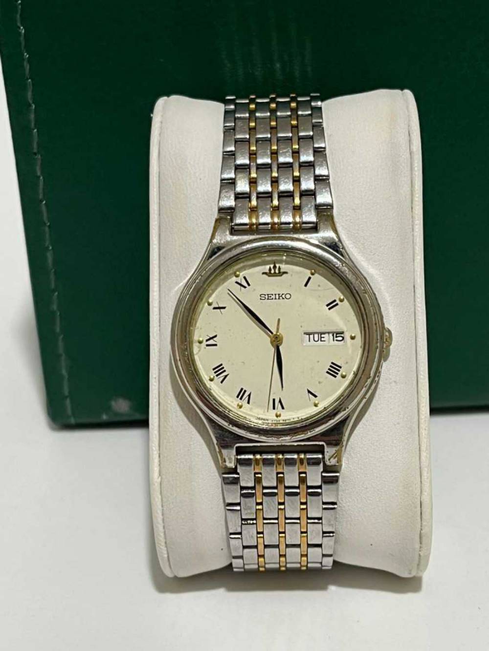 Seiko V733-6B20 Two-Tone Day-Date Quartz Watch