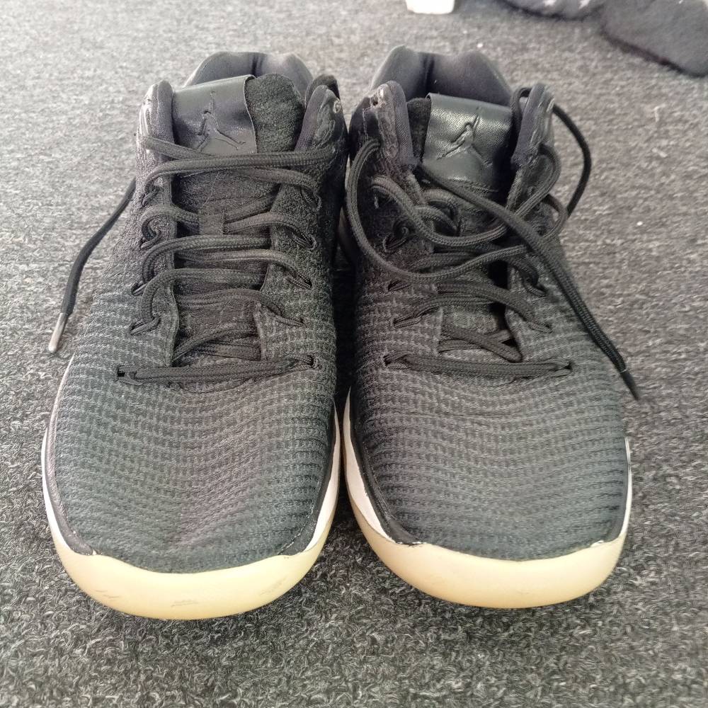 Jordan B. Fly Black White