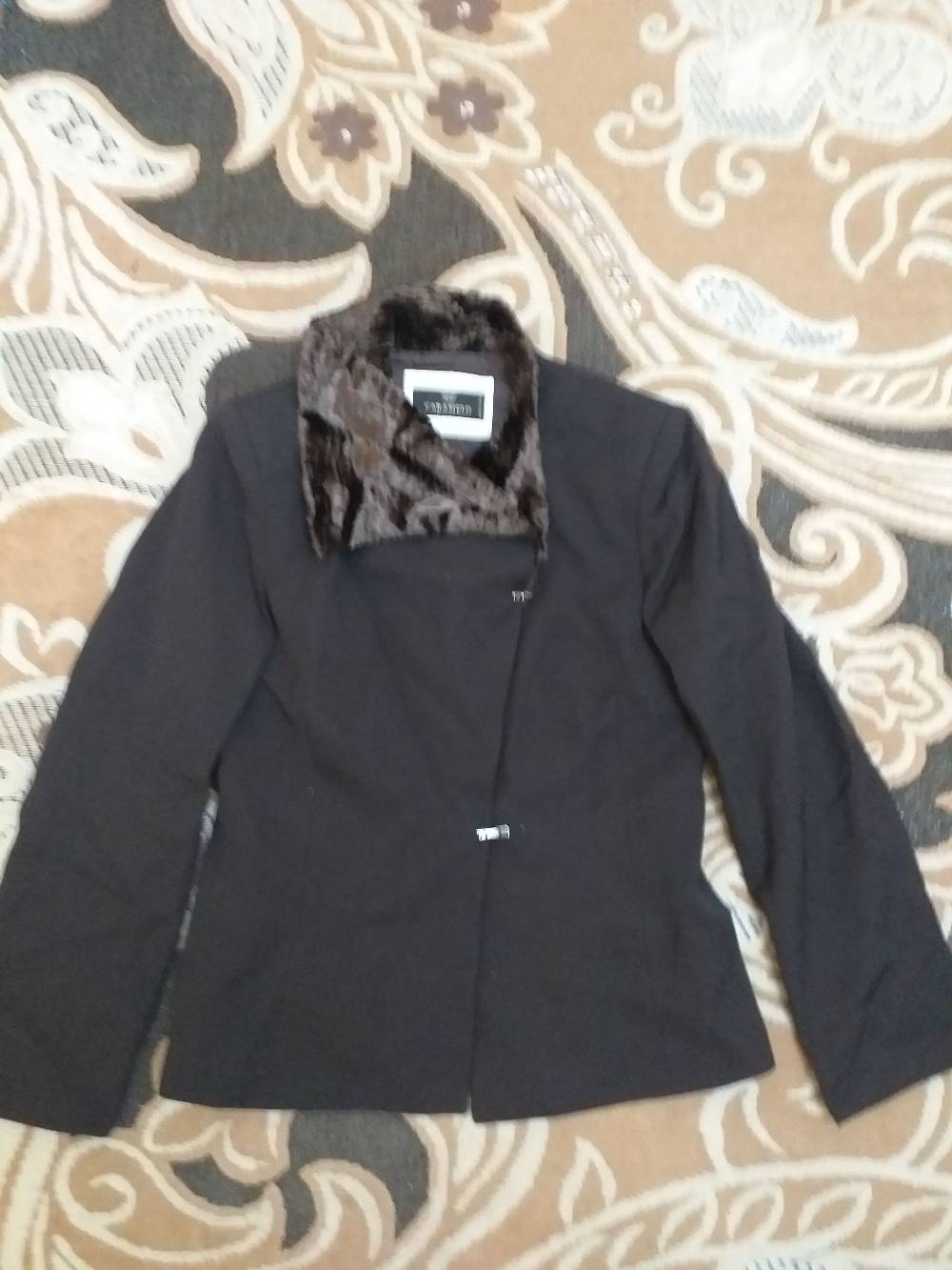 Caramelo Women's Fitted Jacket with Faux Fur Collar